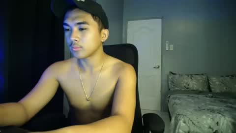 Snapshot of pinoyadriannexxx chatting on 09/27/25, 01:43 Adrianne online show from 09/27/25, 01:43