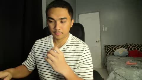 Snapshot of pinoyadriannexxx chatting on 10/17/25, 11:35 Adrianne online show from 10/17/25, 11:35