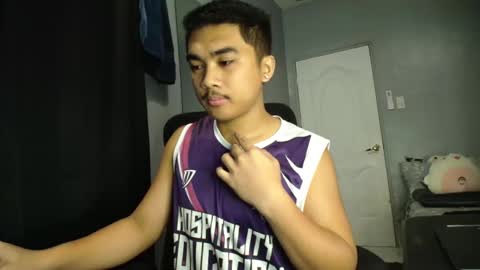 Snapshot of pinoyadriannexxx chatting on 12/04/25, 02:43 Adrianne online show from 12/04/25, 02:43