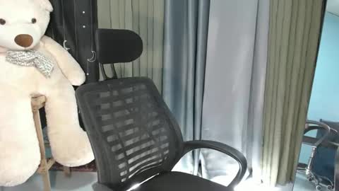 Snapshot of pinoycharmingboss20xx chatting on 12/18/25, 11:27 Donald online show from 12/18/25, 11:27