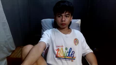 Snapshot of pinoymonstercock_xx chatting on 11/23/25, 02:00 WIN WIN JAY AR online show from 11/23/25, 02:00