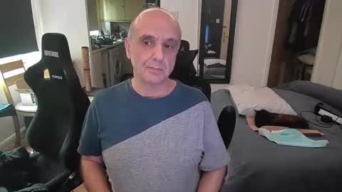 Snapshot of pip10 chatting on 04/05/26, 08:55 pip10 online show from 04/05/26, 08:55