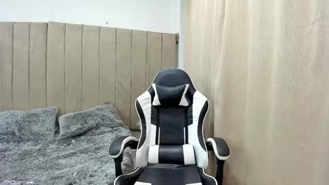 pipe hot04 online show from 04/18/26, 07:23