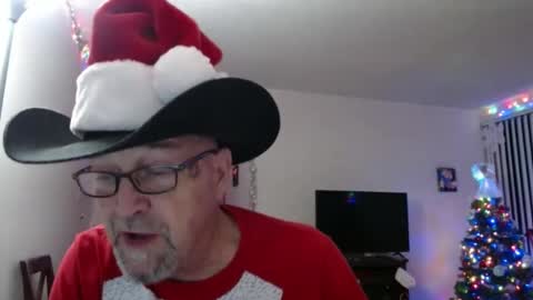 Snapshot of pipewizard chatting on 12/24/24, 12:22 pipewizard online show from 12/24/24, 12:22
