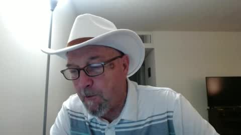 Snapshot of pipewizard chatting on 01/08/25, 12:06 pipewizard online show from 01/08/25, 12:06