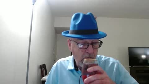Snapshot of pipewizard chatting on 01/23/25, 12:04 pipewizard online show from 01/23/25, 12:04