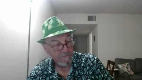 Snapshot of pipewizard chatting on 10/14/25, 11:27 pipewizard online show from 10/14/25, 11:27
