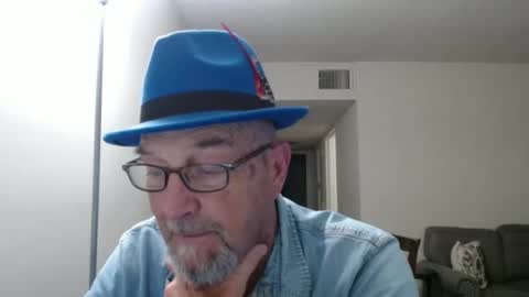Snapshot of pipewizard chatting on 11/12/25, 12:33 pipewizard online show from 11/12/25, 12:33