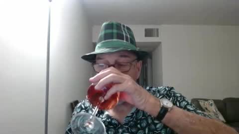 Snapshot of pipewizard chatting on 11/12/25, 11:58 pipewizard online show from 11/12/25, 11:58