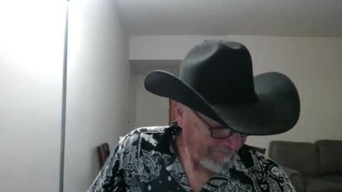 Snapshot of pipewizard chatting on 11/14/25, 12:09 pipewizard online show from 11/14/25, 12:09