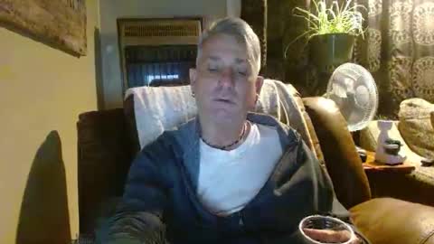 Snapshot of pirate334 chatting on 01/18/25, 01:19 pirate334 online show from 01/18/25, 01:19