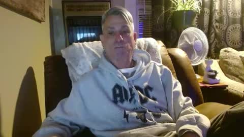 Snapshot of pirate334 chatting on 01/22/25, 11:53 pirate334 online show from 01/22/25, 11:53