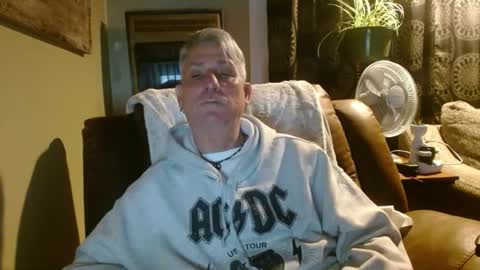 Snapshot of pirate334 chatting on 01/29/25, 05:30 pirate334 online show from 01/29/25, 05:30