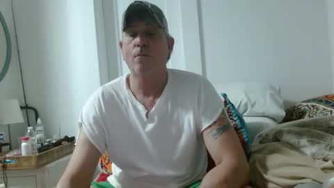 Snapshot of pirate334 chatting on 04/19/26, 01:05 pirate334 online show from 04/19/26, 01:05