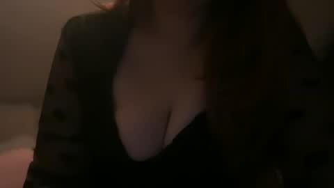 Snapshot of pirdybirdyxo chatting on 09/28/25, 05:35 pirdybirdyxo online show from 09/28/25, 05:35