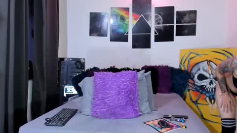 Snapshot of pitches_02 chatting on 03/03/25, 01:10 Alejandra online show from 03/03/25, 01:10