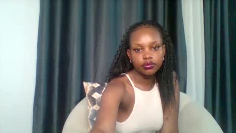 Snapshot of pixie_roman chatting on 11/27/25, 12:56 Majesty online show from 11/27/25, 12:56