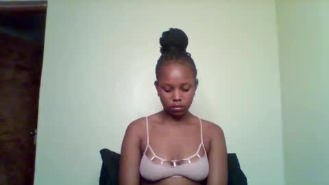 Snapshot of pixie_roman chatting on 12/18/25, 03:45 Majesty online show from 12/18/25, 03:45