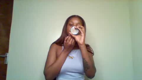 Snapshot of pixie_roman chatting on 03/25/26, 04:07 Majesty online show from 03/25/26, 04:07