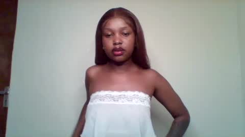 Snapshot of pixie_roman chatting on 03/27/26, 03:45 Majesty online show from 03/27/26, 03:45