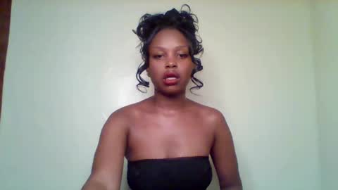 Snapshot of pixie_roman chatting on 04/10/26, 09:25 Majesty online show from 04/10/26, 09:25