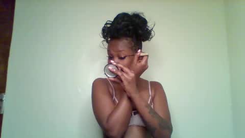 Snapshot of pixie_roman chatting on 04/11/26, 10:19 Majesty online show from 04/11/26, 10:19