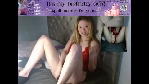 Snapshot of pixiehole4u chatting on 12/01/25, 02:11 pixiehole4u online show from 12/01/25, 02:11