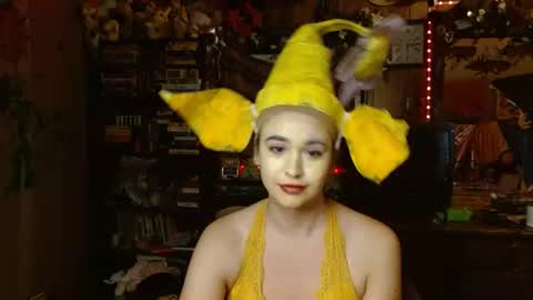 Izzy online show from 10/31/25, 07:59