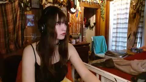 Snapshot of pixinun chatting on 04/02/26, 01:31 Izzy online show from 04/02/26, 01:31