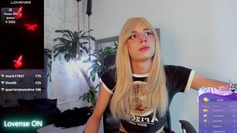 Snapshot of pixy_20 chatting on 01/13/25, 07:43 cris online show from 01/13/25, 07:43