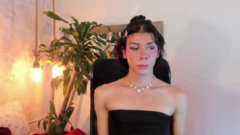 Snapshot of pixy_20 chatting on 01/18/25, 02:36 cris online show from 01/18/25, 02:36