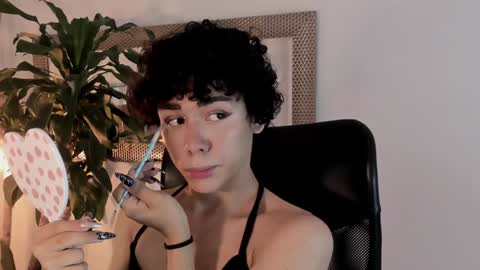 Snapshot of pixy_20 chatting on 01/20/25, 02:43 cris online show from 01/20/25, 02:43