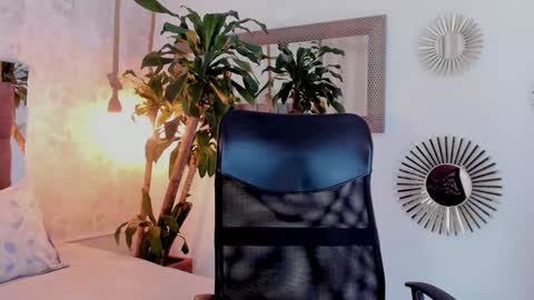 Snapshot of pixy_20 chatting on 01/23/25, 04:09 cris online show from 01/23/25, 04:09