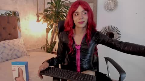 Snapshot of pixy_20 chatting on 01/25/25, 02:58 cris online show from 01/25/25, 02:58