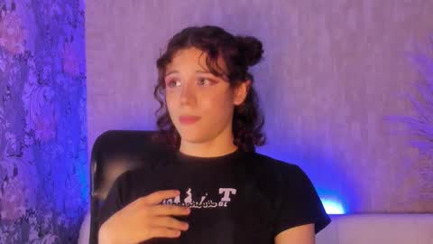 Snapshot of pixy_20 chatting on 10/29/25, 03:42 cris online show from 10/29/25, 03:42