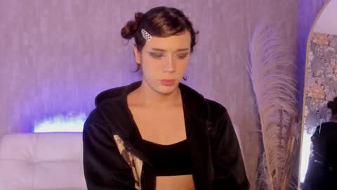 Snapshot of pixy_20 chatting on 11/18/25, 03:23 cris online show from 11/18/25, 03:23