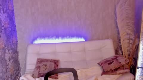 Snapshot of pixy_20 chatting on 11/24/25, 03:28 cris online show from 11/24/25, 03:28