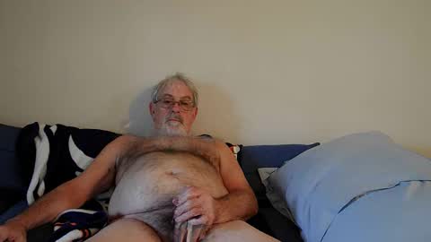 Snapshot of pjdaddjo775 chatting on 09/18/25, 09:28 pjdaddjo775 online show from 09/18/25, 09:28