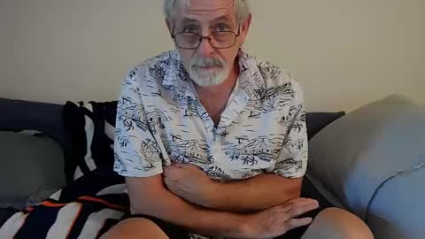 Snapshot of pjdaddjo775 chatting on 09/19/25, 04:18 pjdaddjo775 online show from 09/19/25, 04:18