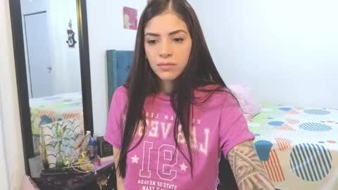 Snapshot of pk2secretxx chatting on 12/14/24, 03:36 Angie Henao online show from 12/14/24, 03:36