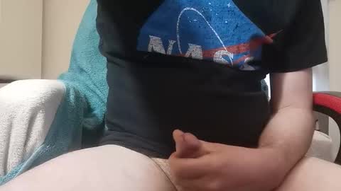 Snapshot of pladplad chatting on 01/22/25, 12:27 PLADPLAS online show from 01/22/25, 12:27