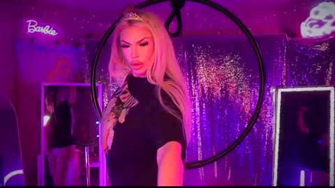 Snapshot of plasticfuckdoll chatting on 01/31/25, 08:01 Dumb bimbo fuck doll online show from 01/31/25, 08:01