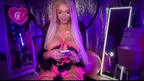 Snapshot of plasticfuckdoll chatting on 02/08/25, 08:20 Dumb bimbo fuck doll online show from 02/08/25, 08:20