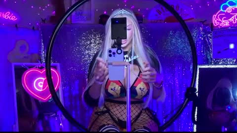 Snapshot of plasticfuckdoll chatting on 02/16/25, 06:21 Dumb bimbo fuck doll online show from 02/16/25, 06:21