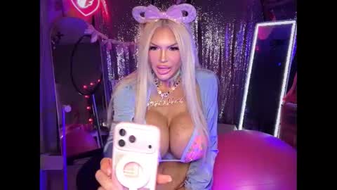 Snapshot of plasticfuckdoll chatting on 05/02/26, 01:43 Dumb bimbo fuck doll online show from 05/02/26, 01:43