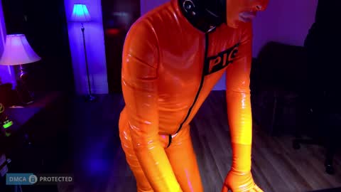 Snapshot of plasticme chatting on 11/21/25, 09:24 plasticme online show from 11/21/25, 09:24