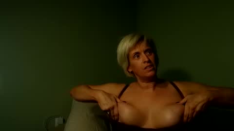 Snapshot of platinumpurdy chatting on 11/26/25, 04:46 PlatniumPurdy online show from 11/26/25, 04:46