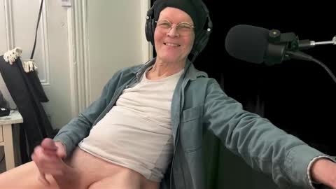 Snapshot of playdayfunshow chatting on 02/15/25, 04:03 STC online show from 02/15/25, 04:03