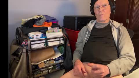 Snapshot of playdayfunshow chatting on 03/08/25, 03:28 STC online show from 03/08/25, 03:28