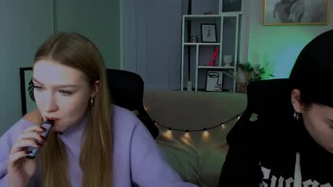 Snapshot of playful_sophie chatting on 12/18/24, 02:17 Sophie online show from 12/18/24, 02:17